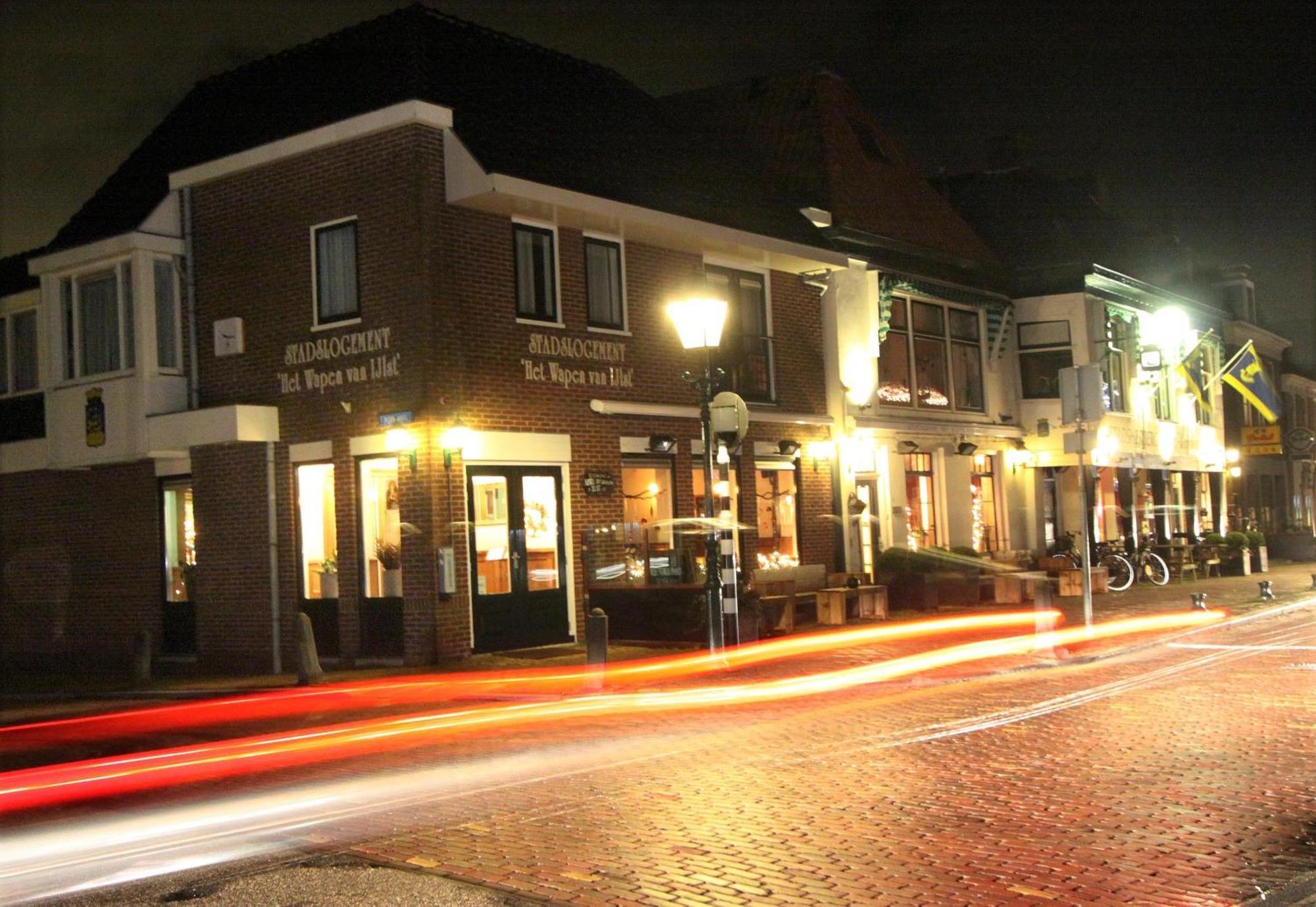 Stadsherberg 'Het Wapen Van Ijlst' Ngoại thất bức ảnh