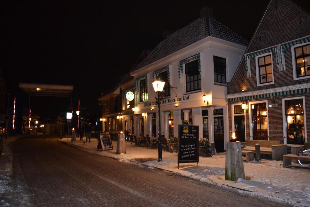 Stadsherberg 'Het Wapen Van Ijlst' Ngoại thất bức ảnh