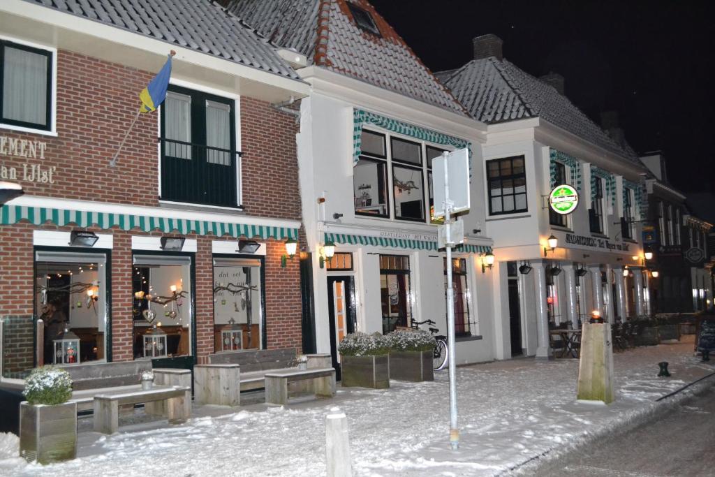 Stadsherberg 'Het Wapen Van Ijlst' Ngoại thất bức ảnh